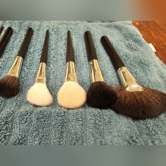 14 Mixed Makeup Brushes - Picture 6 of 6
